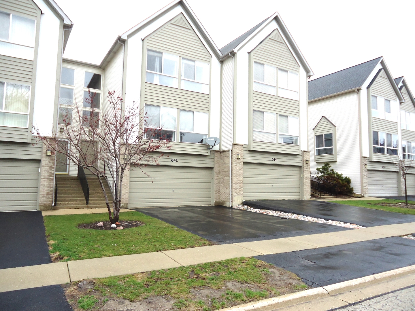 642 DIAMOND POINTE Drive, Mundelein, IL