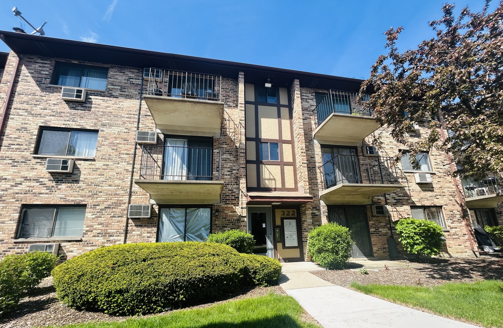 322 Klein Creek Court #E, Carol Stream, IL