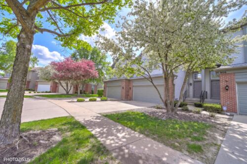 908 Elizabeth Drive, Streamwood, IL