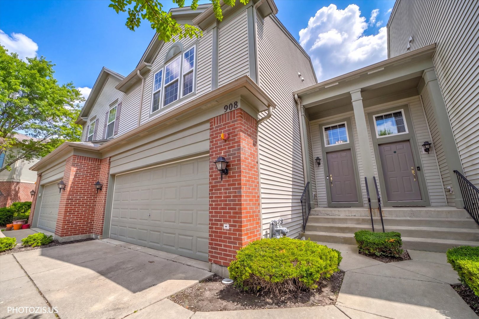 908 Elizabeth Drive, Streamwood, IL