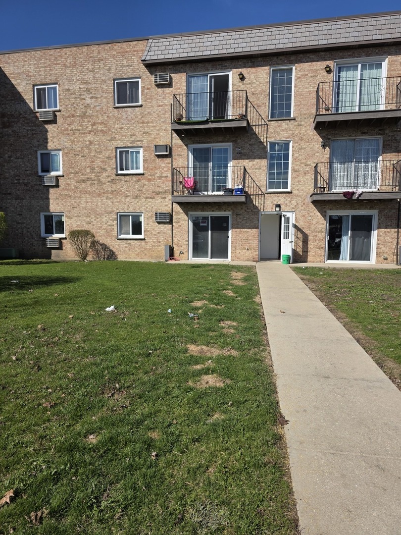 161 W Elk Trail #162, Carol Stream, IL