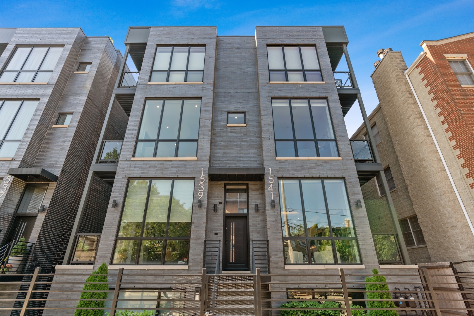 1541 W Pearson Street #1, Chicago, IL