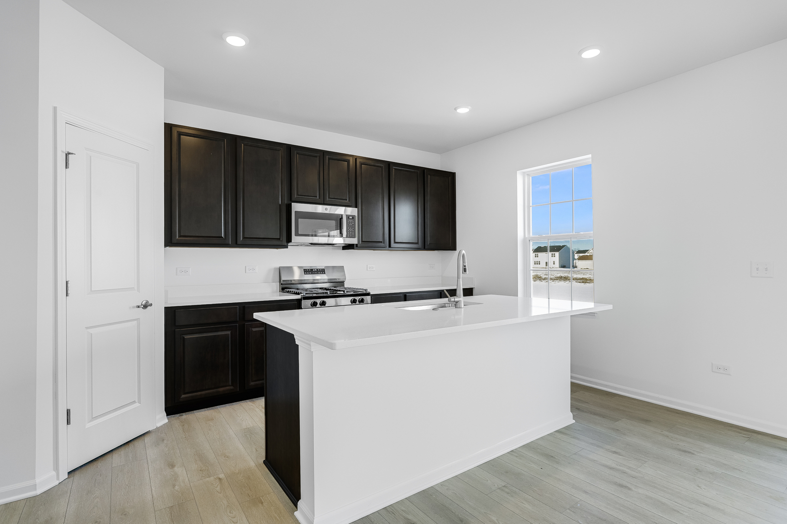 377 Danforth Drive, Oswego, IL