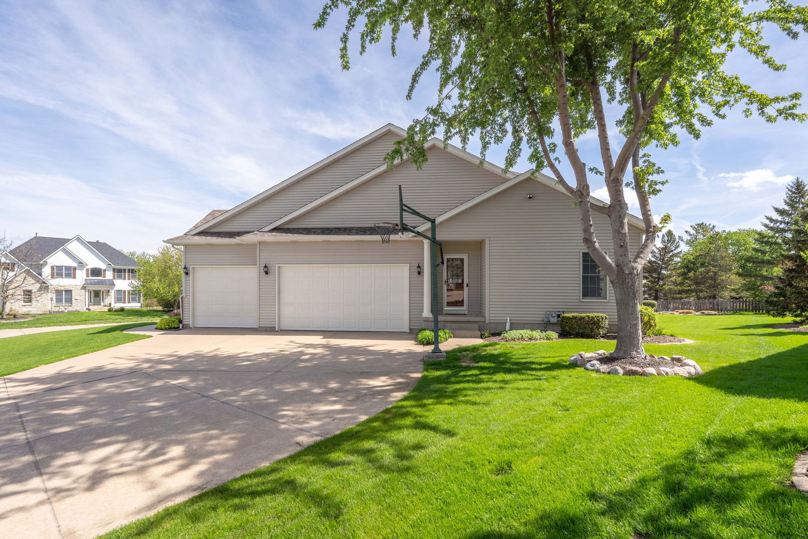 5355 Heather Glen Circle, Bettendorf, IA