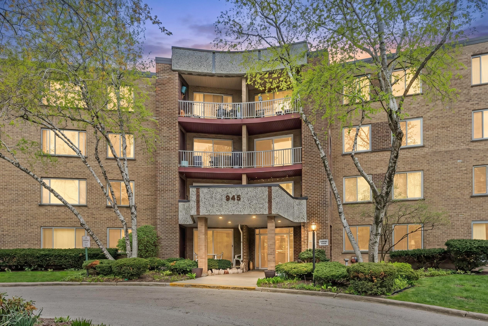 945 E Kenilworth Avenue #423, Palatine, IL