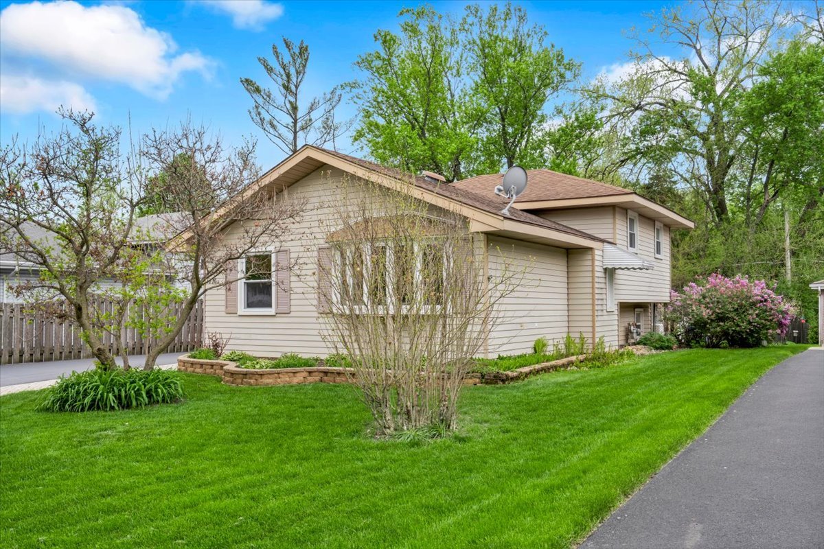 4020 N Adams Street, Westmont, IL