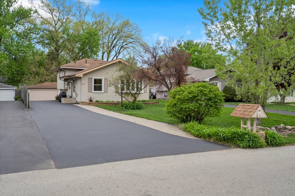 4020 N Adams Street, Westmont, IL