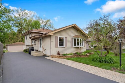 4020 N Adams Street, Westmont, IL