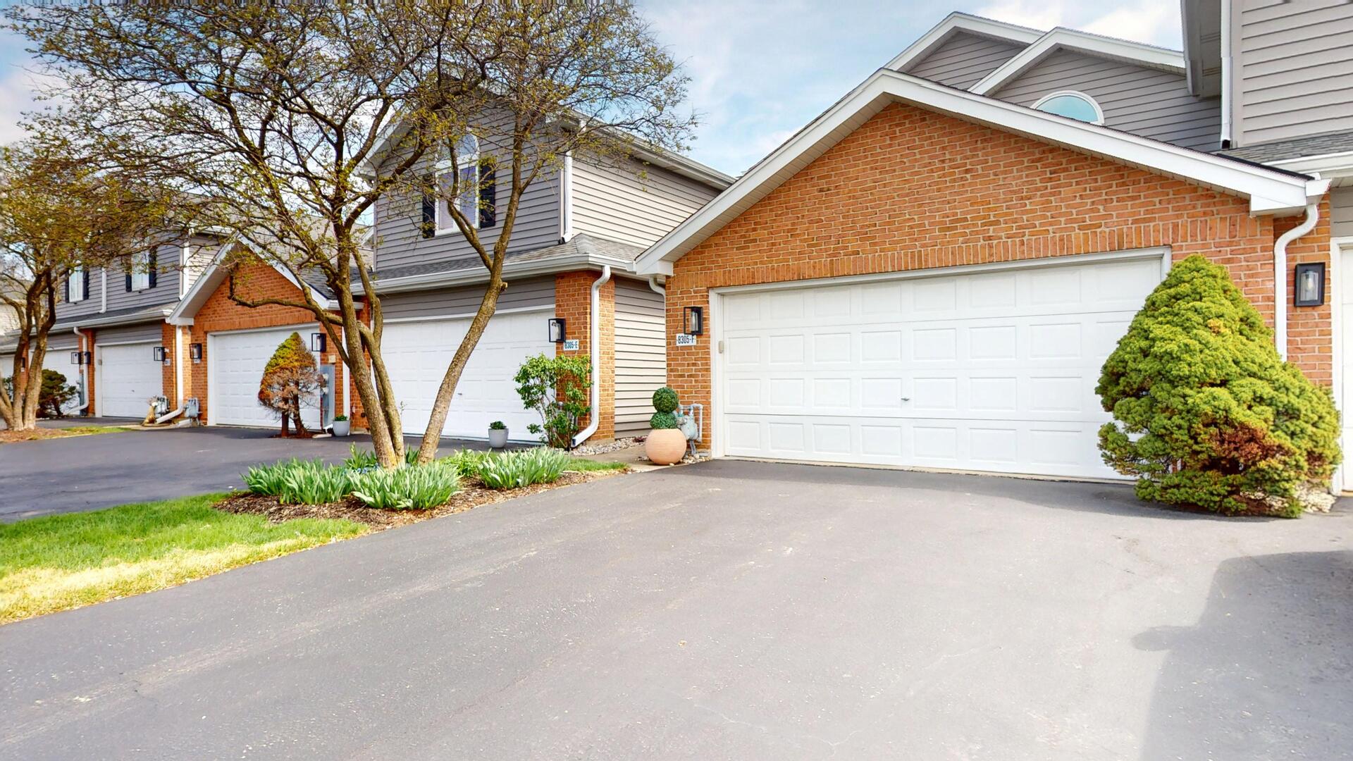 8305 Highpoint Circle #F, Darien, IL