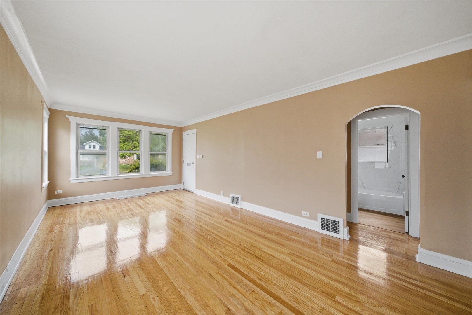 8533 S Rhodes Avenue, Chicago, IL