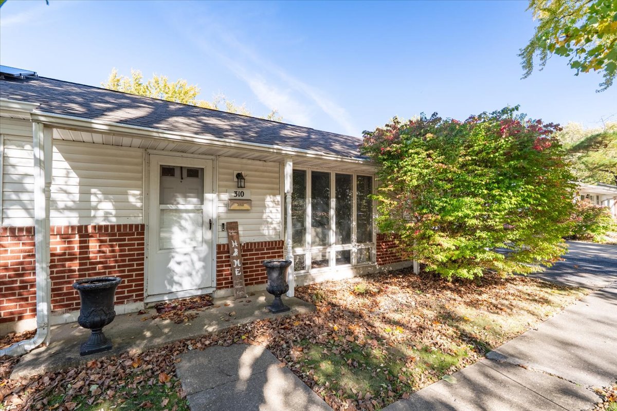 310 Rowe Drive, Bloomington, IL