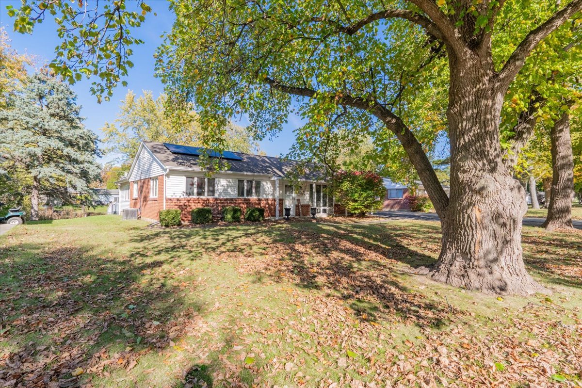 310 Rowe Drive, Bloomington, IL