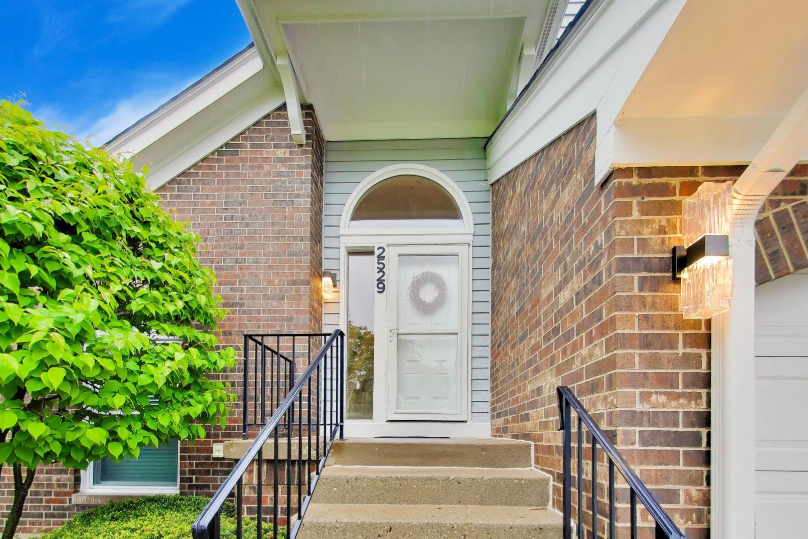 2529 Live Oak Lane, Buffalo Grove, IL