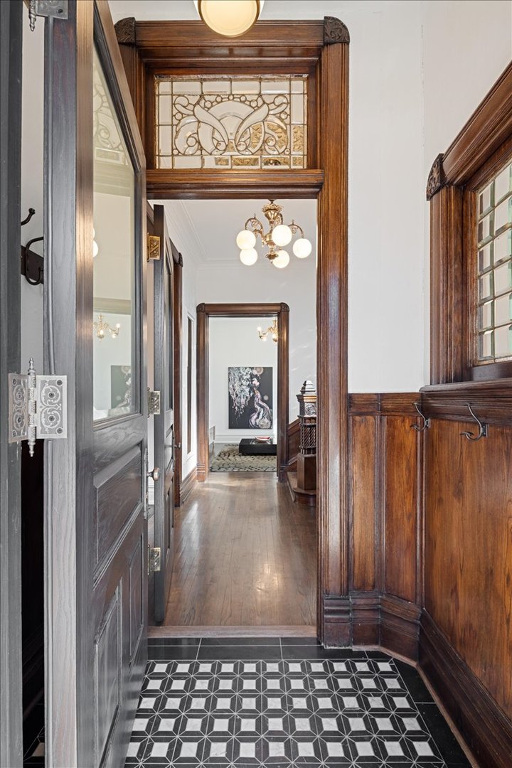 2138 W Caton Street, Chicago, IL