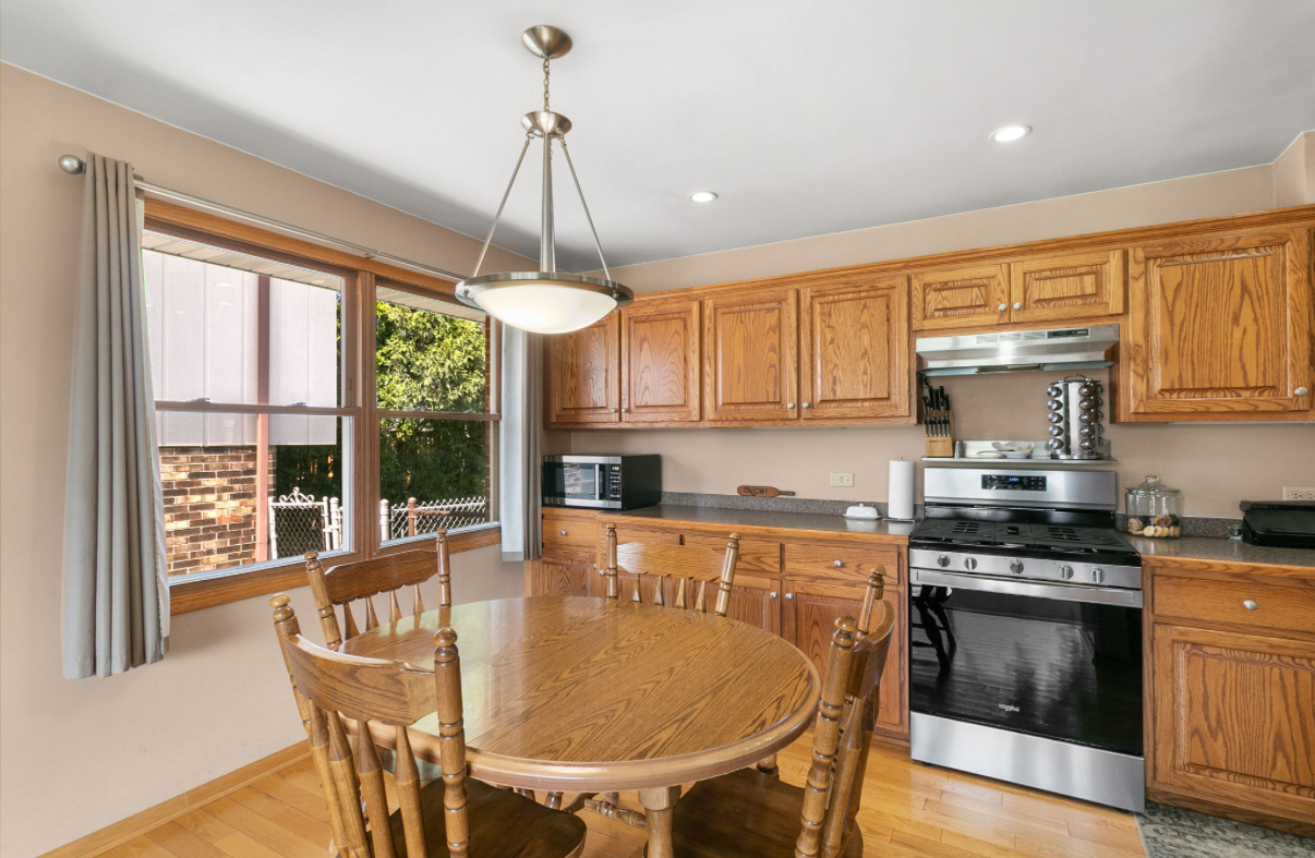 7024 Brementowne Road, Tinley Park, IL
