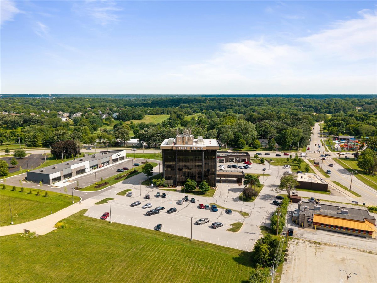 2550 MIDDLE Road #506, Bettendorf, IA