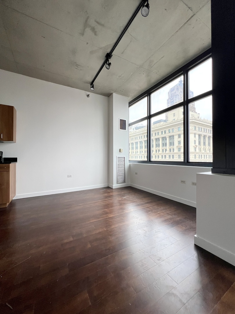 235 W Van Buren Street #2202, Chicago, IL