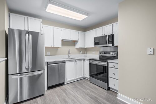 605 BARRINGTON Avenue #222, East Dundee, IL