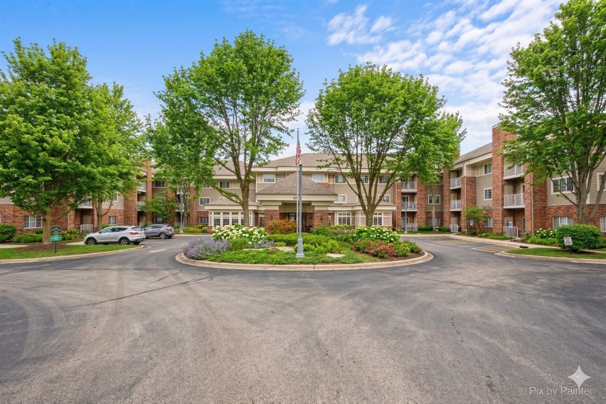 605 BARRINGTON Avenue #222, East Dundee, IL