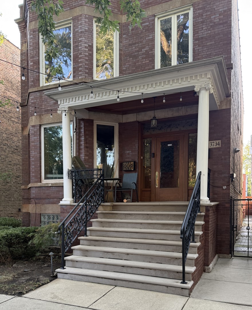 3734 N LEAVITT Street, Chicago, IL