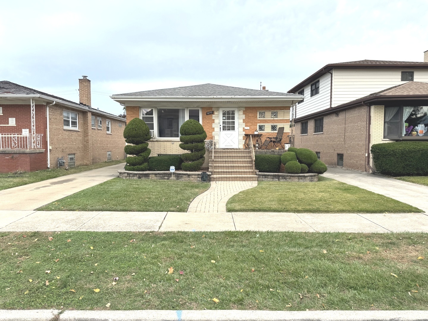 8737 S Richmond Avenue, Evergreen Park, IL