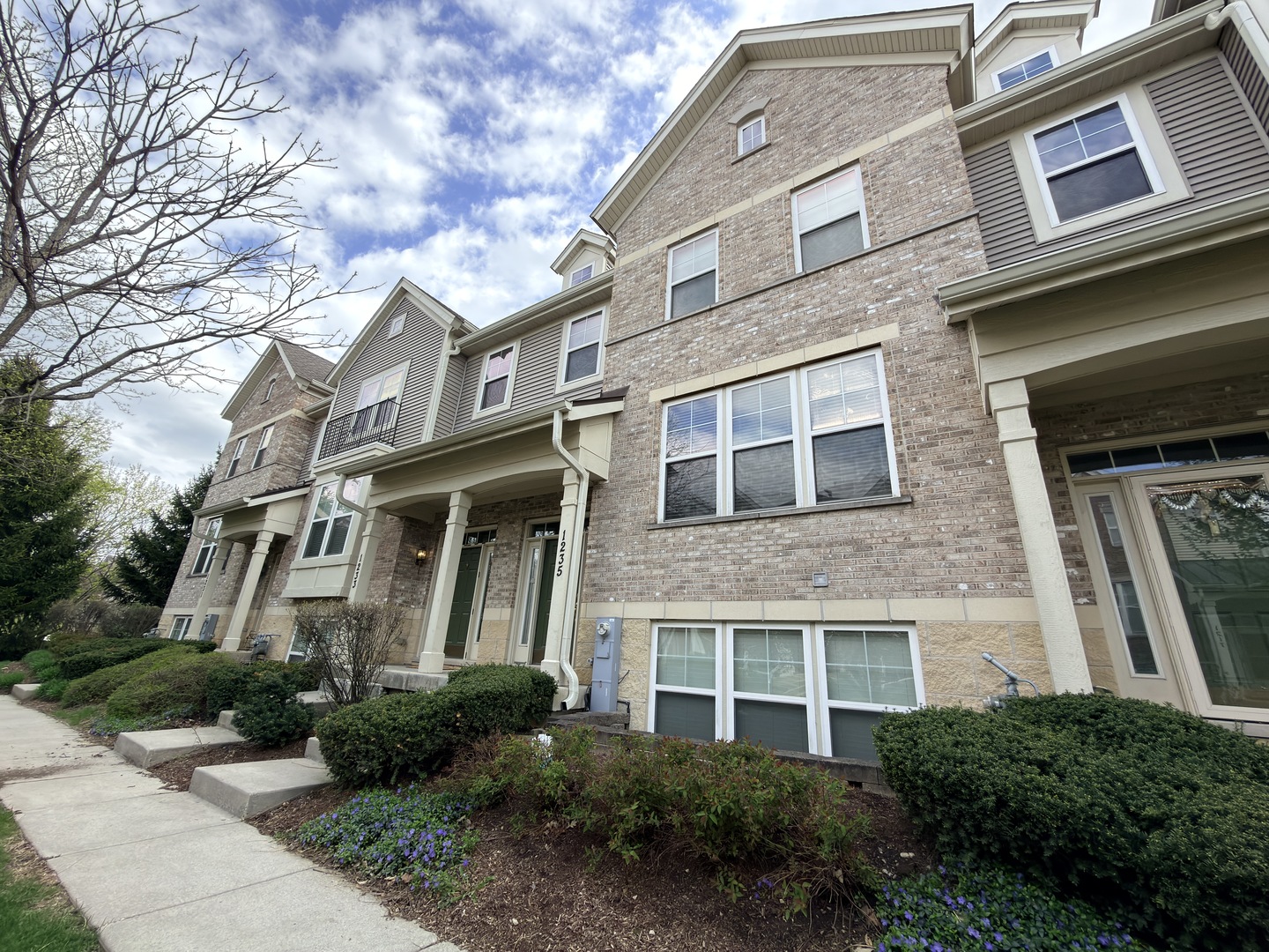 1235 Tuscany Drive, Streamwood, IL