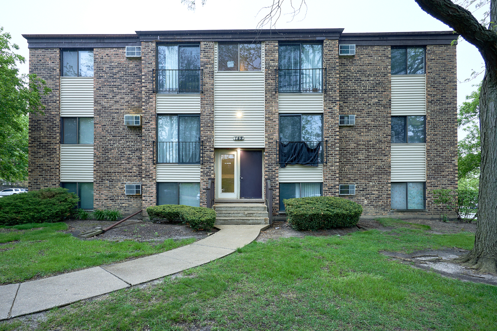 148 Dunteman Drive #302, Glendale Heights, IL