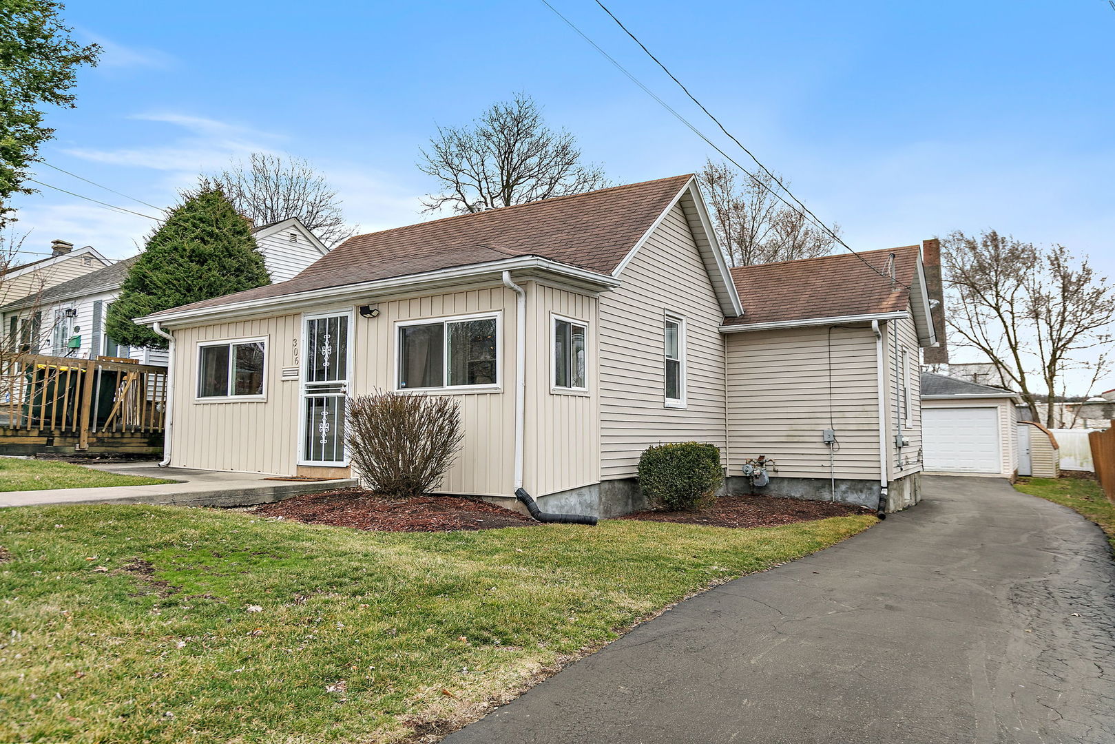 306 Johnson Street, East Dundee, IL