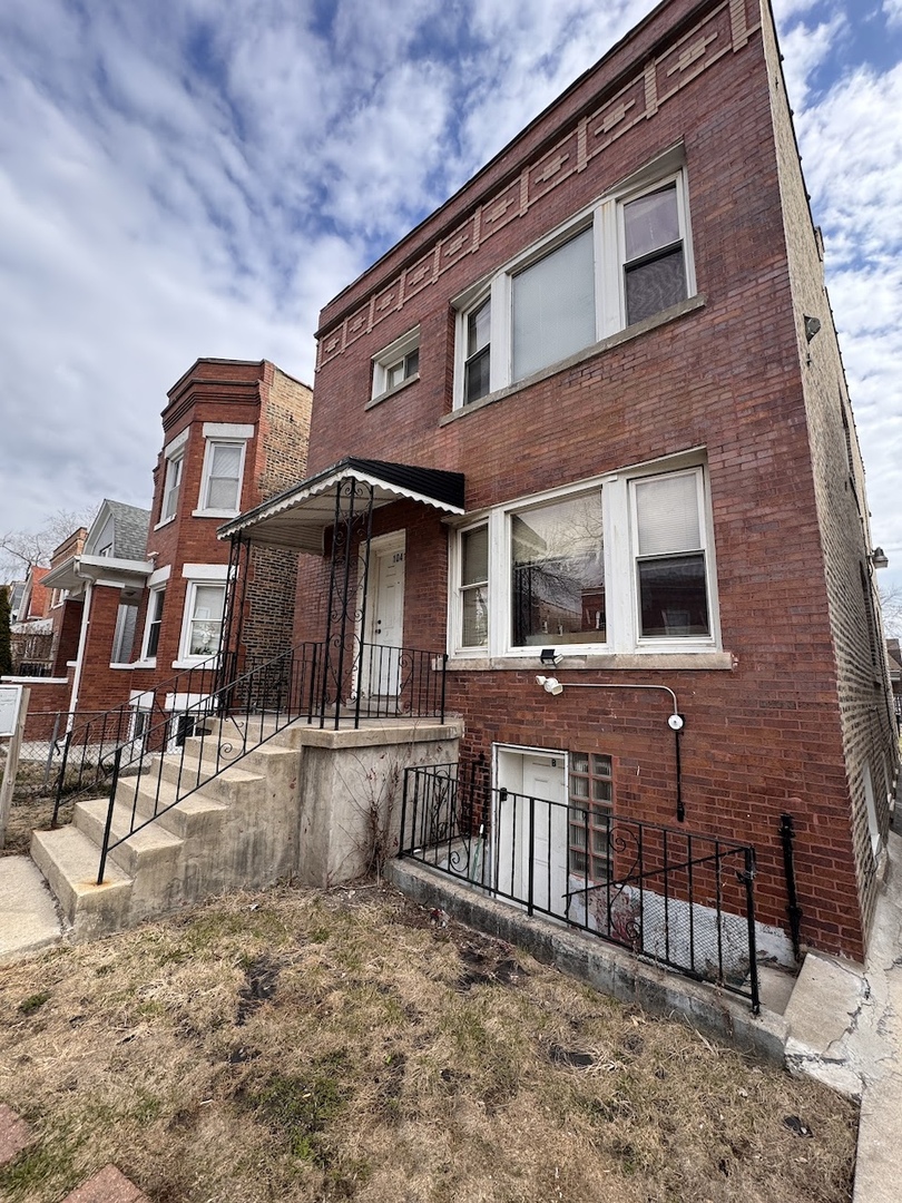 1041 N Central Park Avenue, Chicago, IL