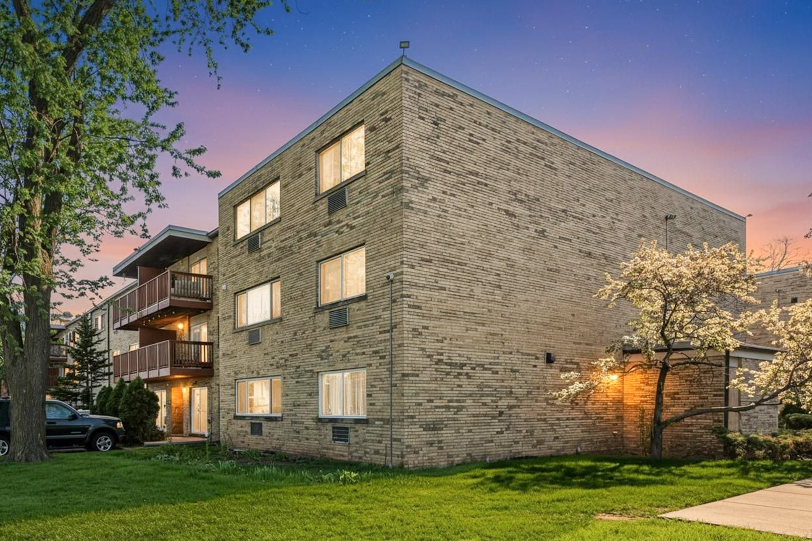 700 W Dempster Street #G1, Mount Prospect, IL