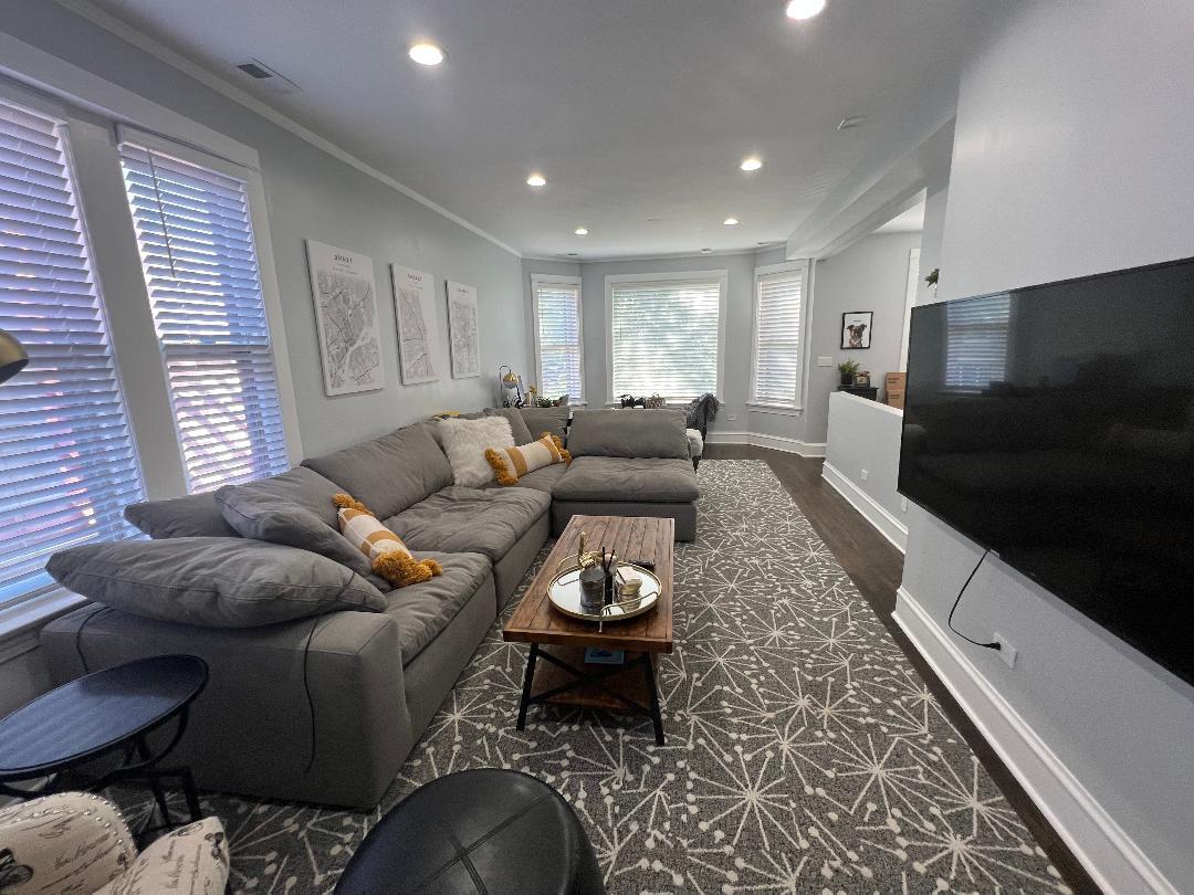 3327 N HAMILTON Avenue #2F, Chicago, IL