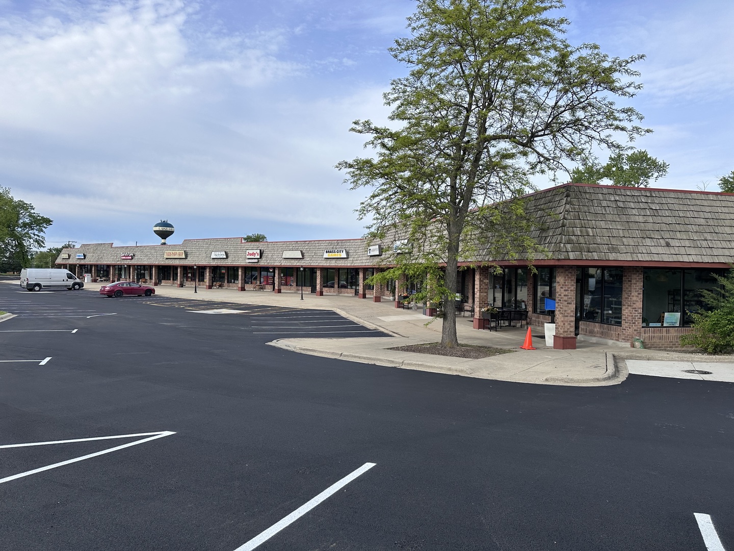300 N Milwaukee Avenue, Lake Villa, IL