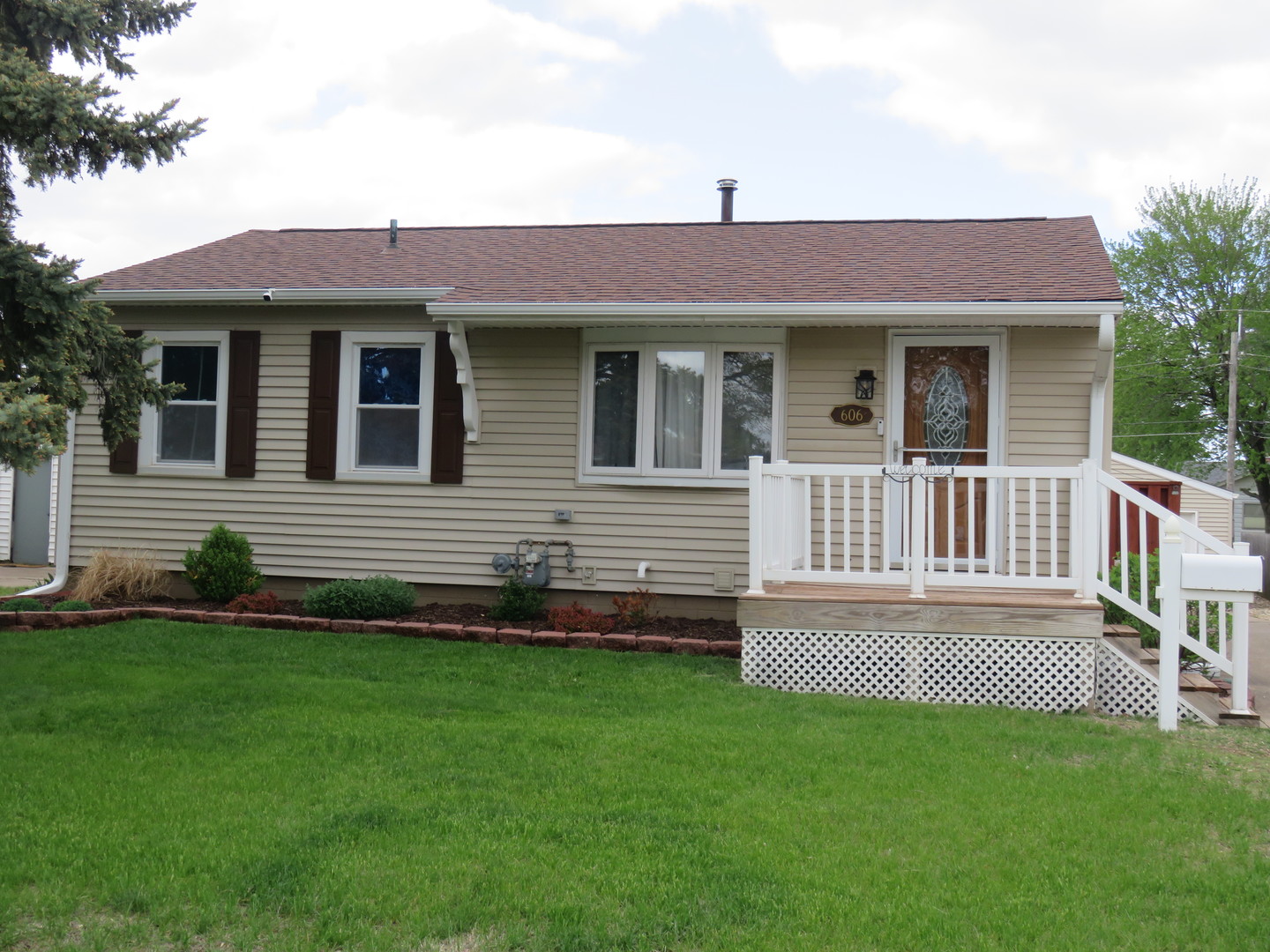 606 14th Place, Camanche, IA