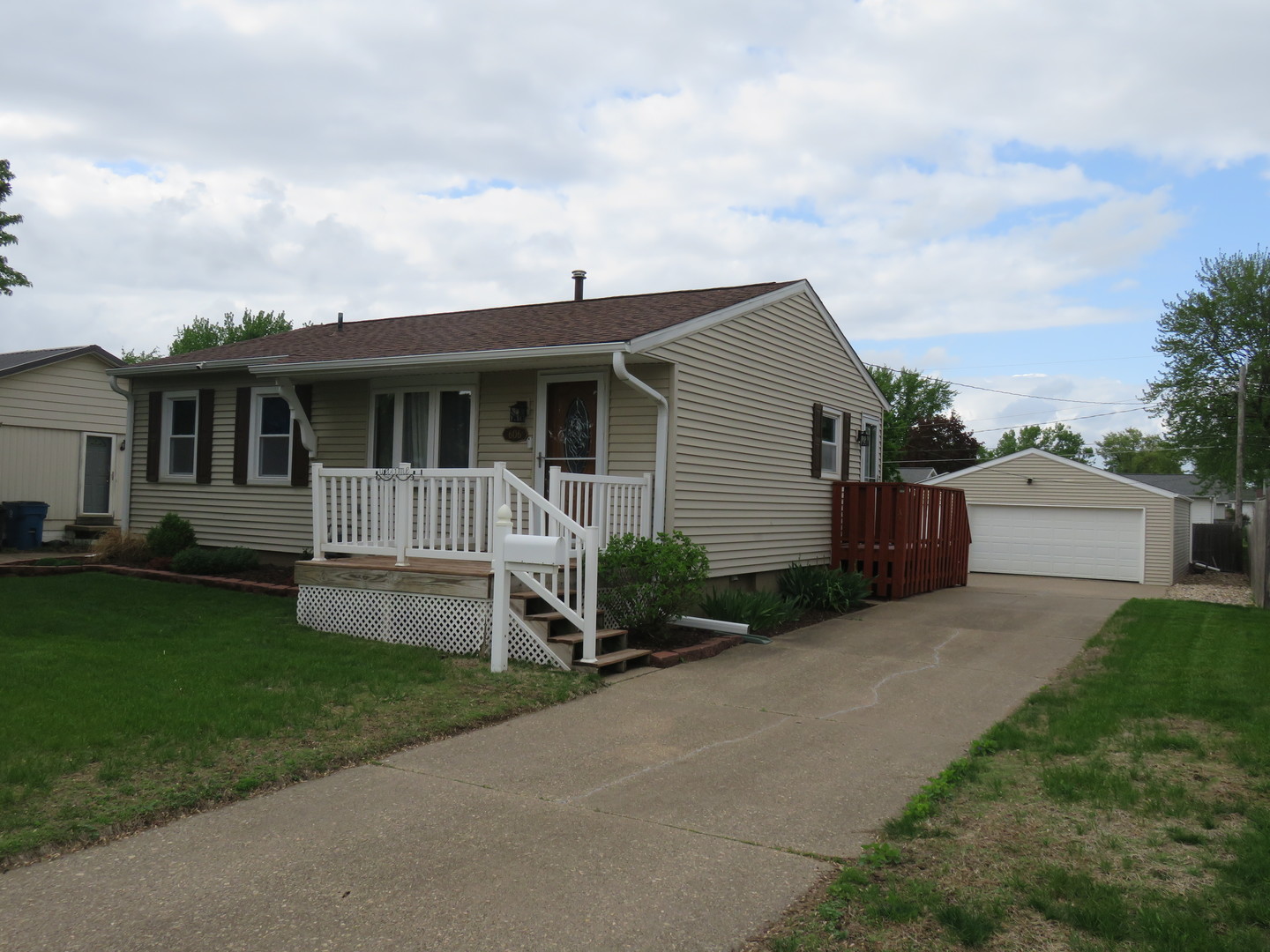 606 14th Place, Camanche, IA