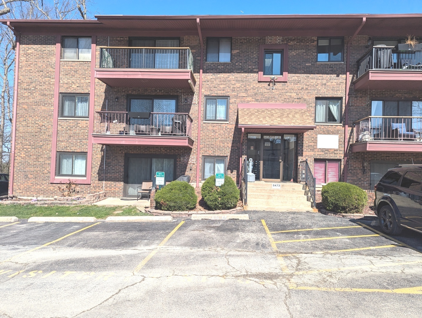 8473 ARCHER Avenue #104, Willow Springs, IL