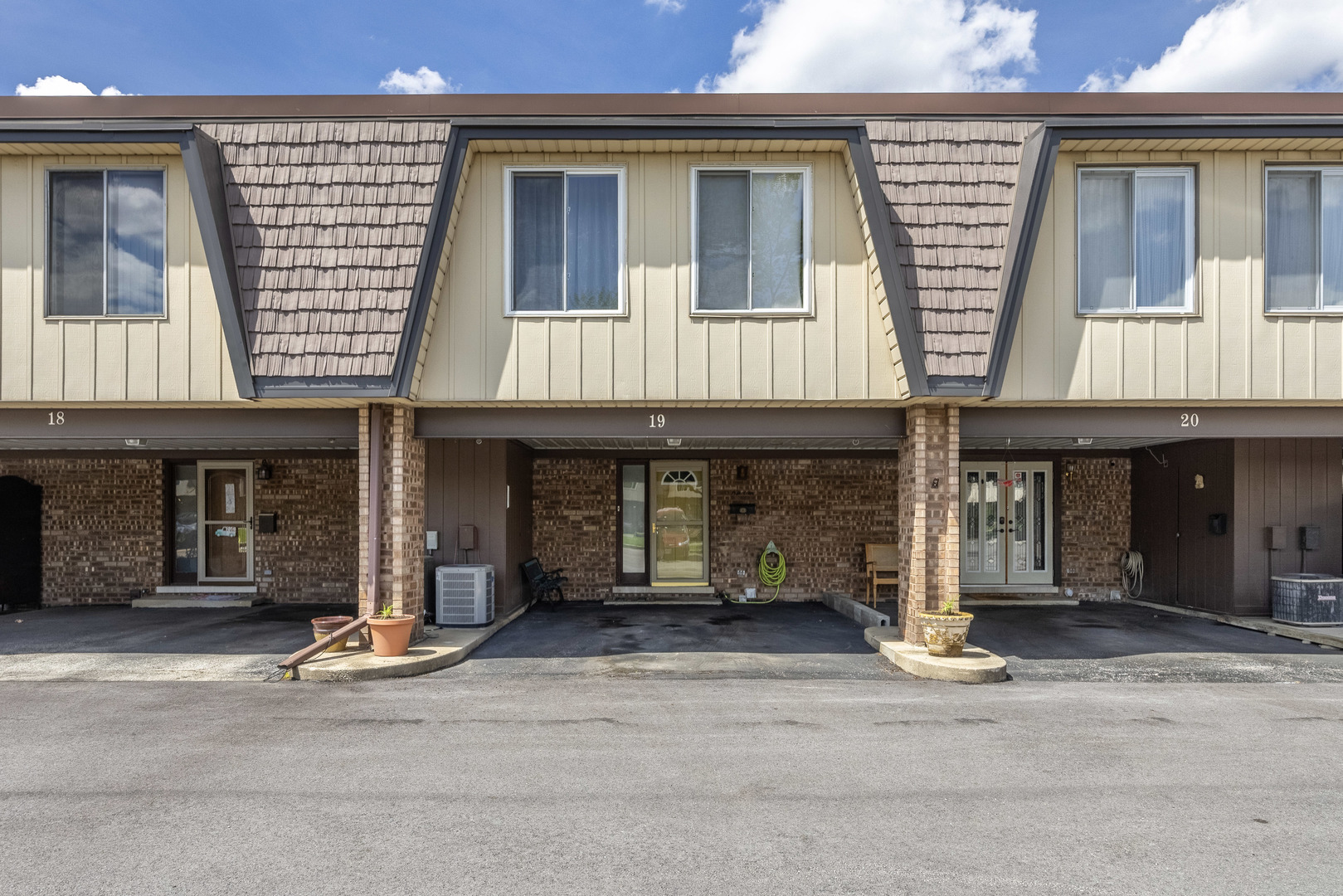 19 Cour Madeleine, Palos Hills, IL