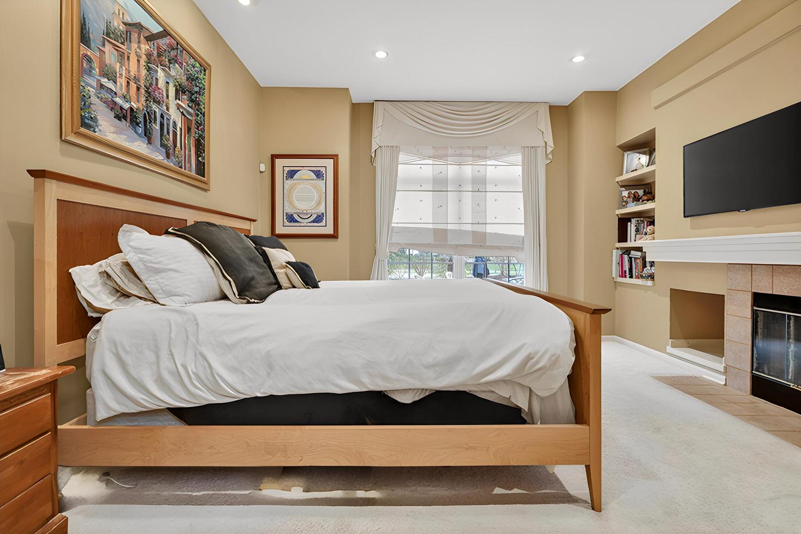 2072 Inverness Drive, Vernon Hills, IL