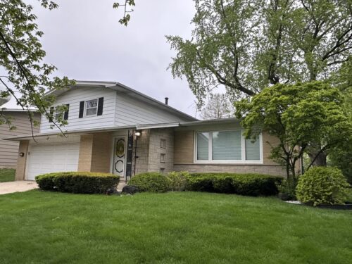 821 W Manor Court, Glenwood, IL