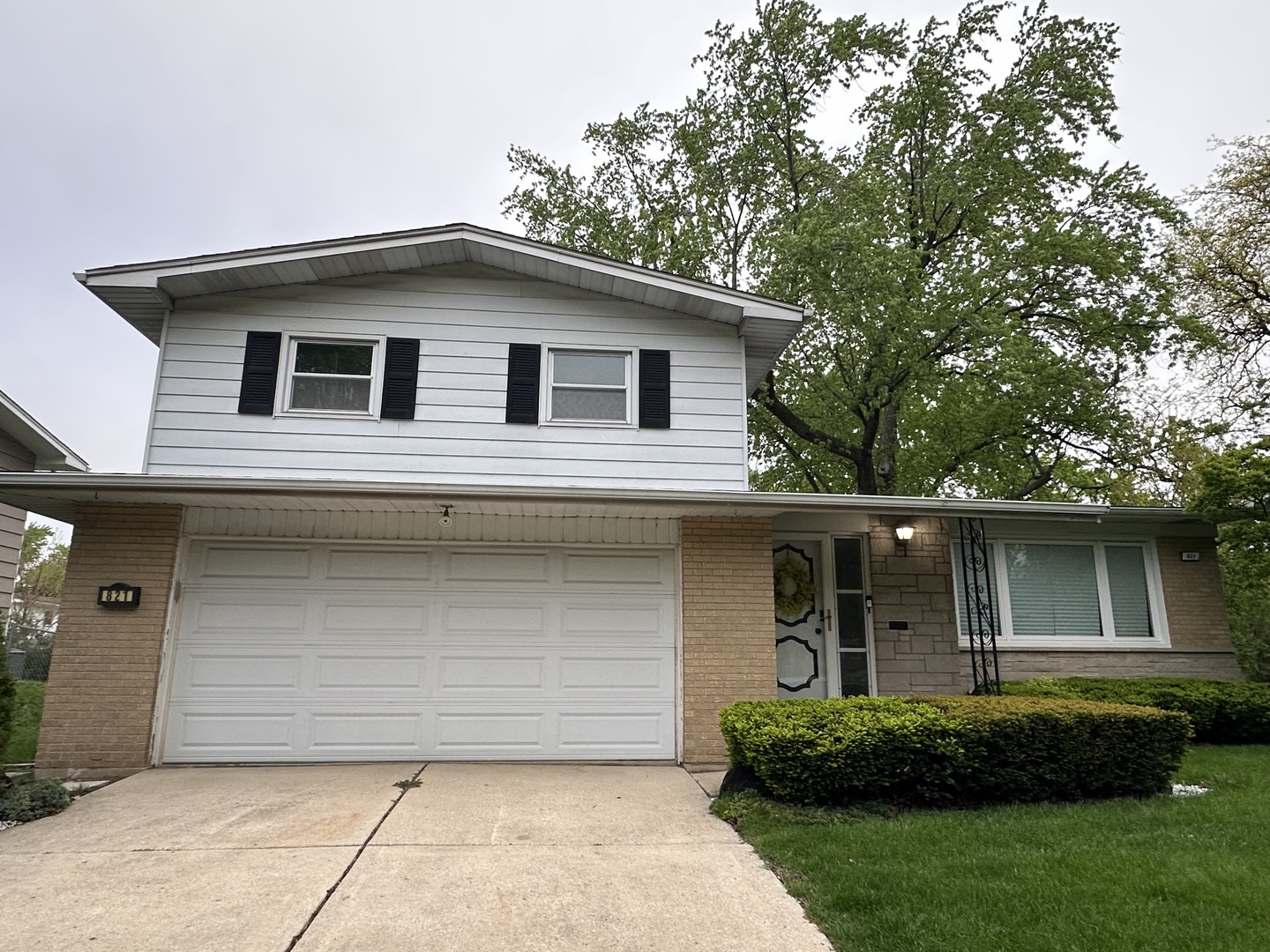 821 W Manor Court, Glenwood, IL