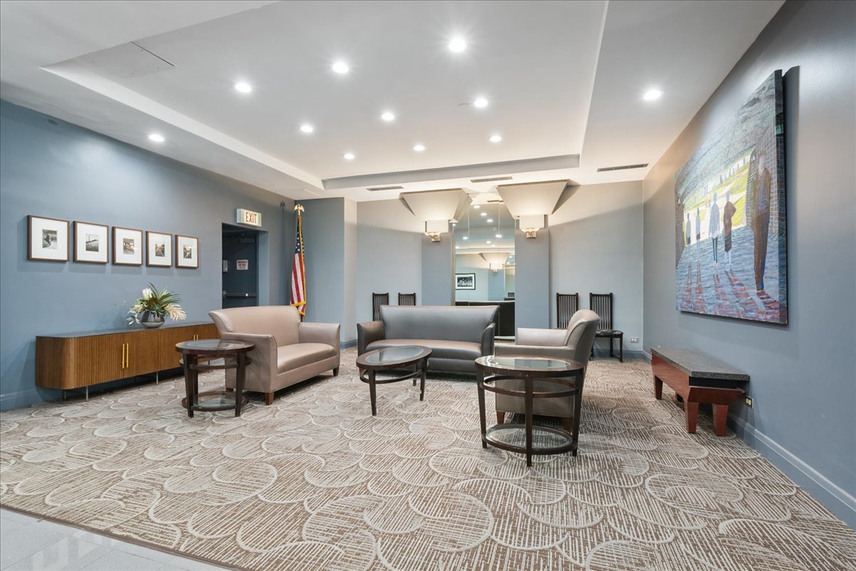 6157 N Sheridan Road #6K, Chicago, IL