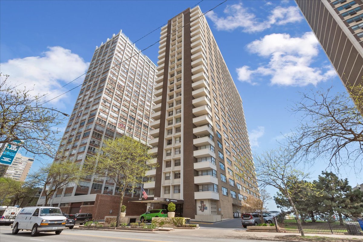 6157 N Sheridan Road #6K, Chicago, IL