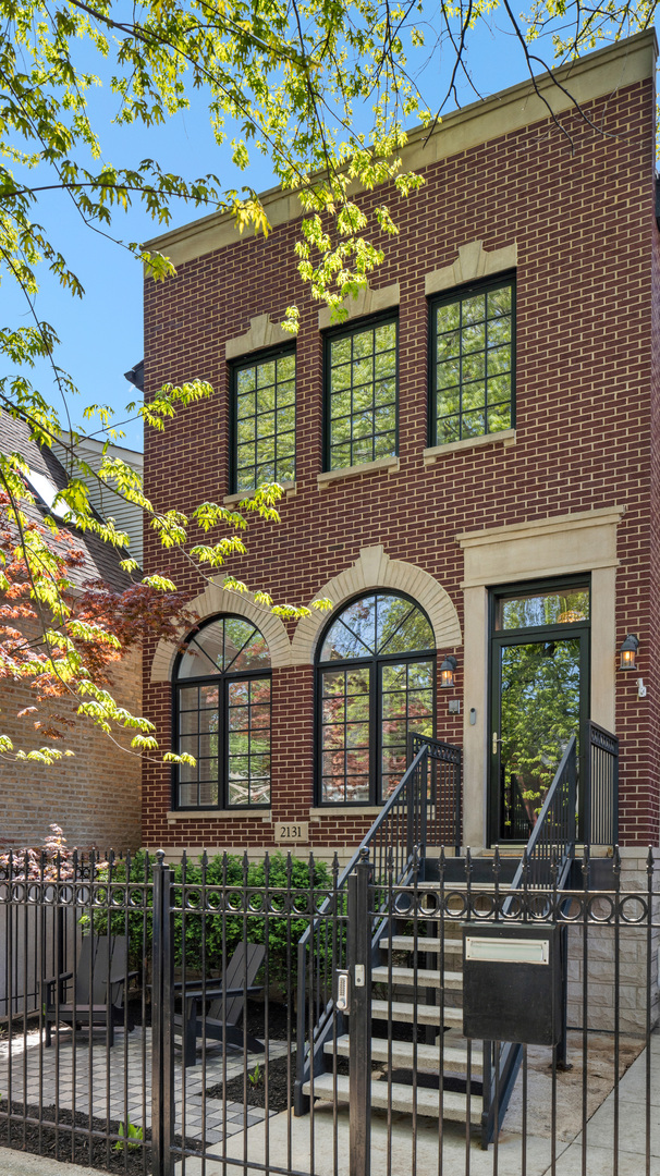 2131 W Dickens Avenue, Chicago, IL