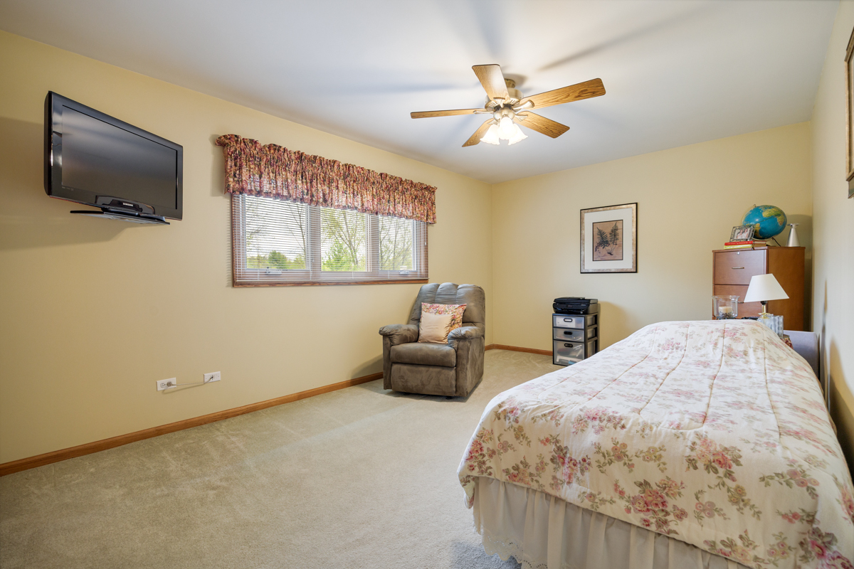 8903 Vail Lane, Woodridge, IL