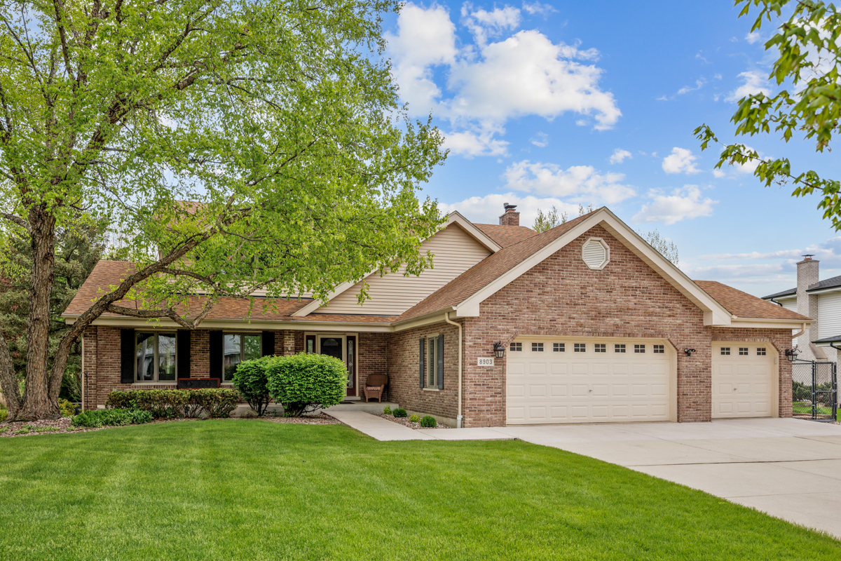 8903 Vail Lane, Woodridge, IL