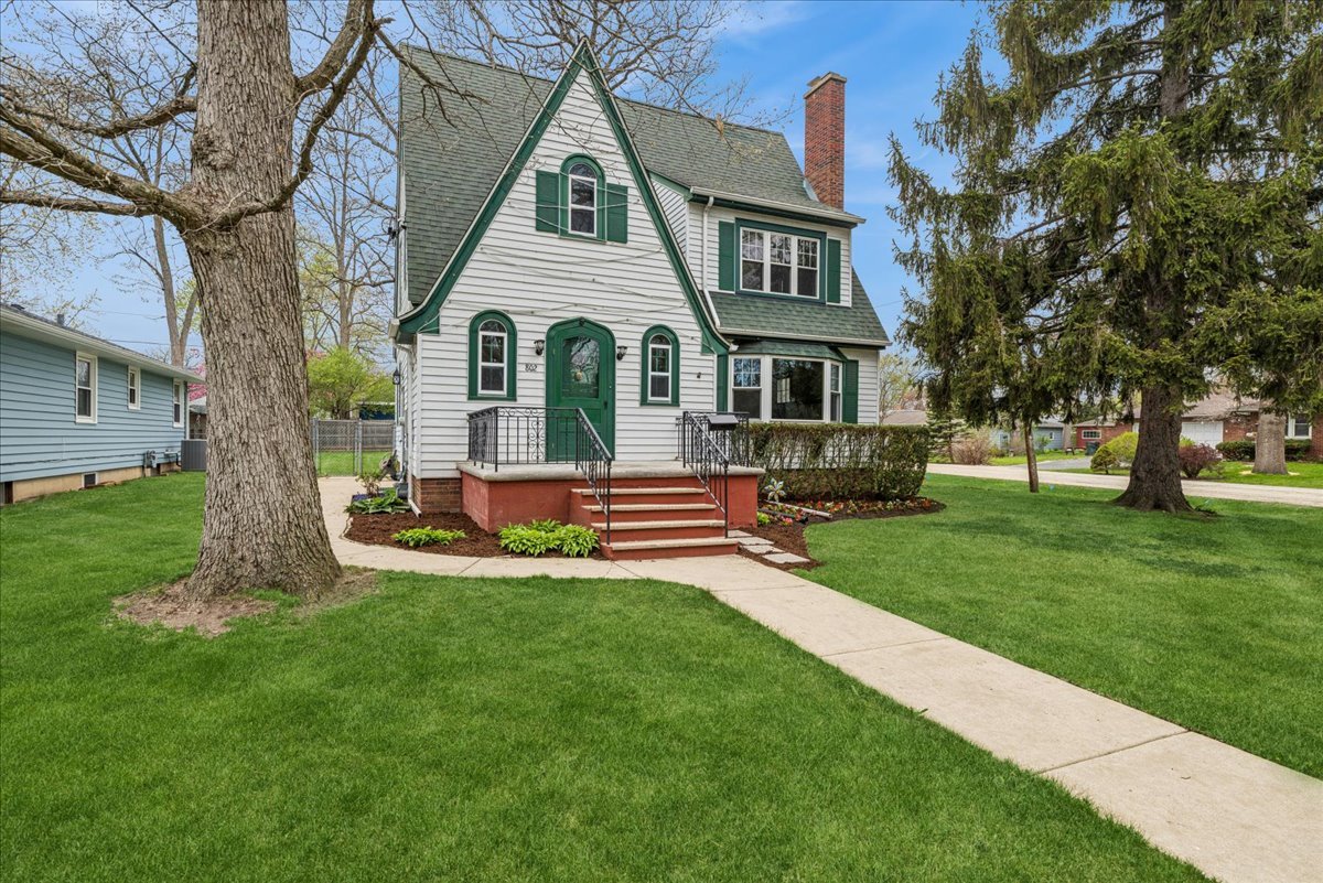 802 Kirkwood Avenue, Winthrop Harbor, IL