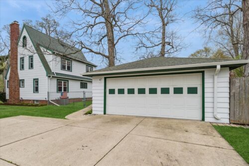 802 Kirkwood Avenue, Winthrop Harbor, IL