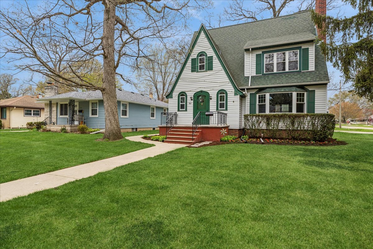 802 Kirkwood Avenue, Winthrop Harbor, IL
