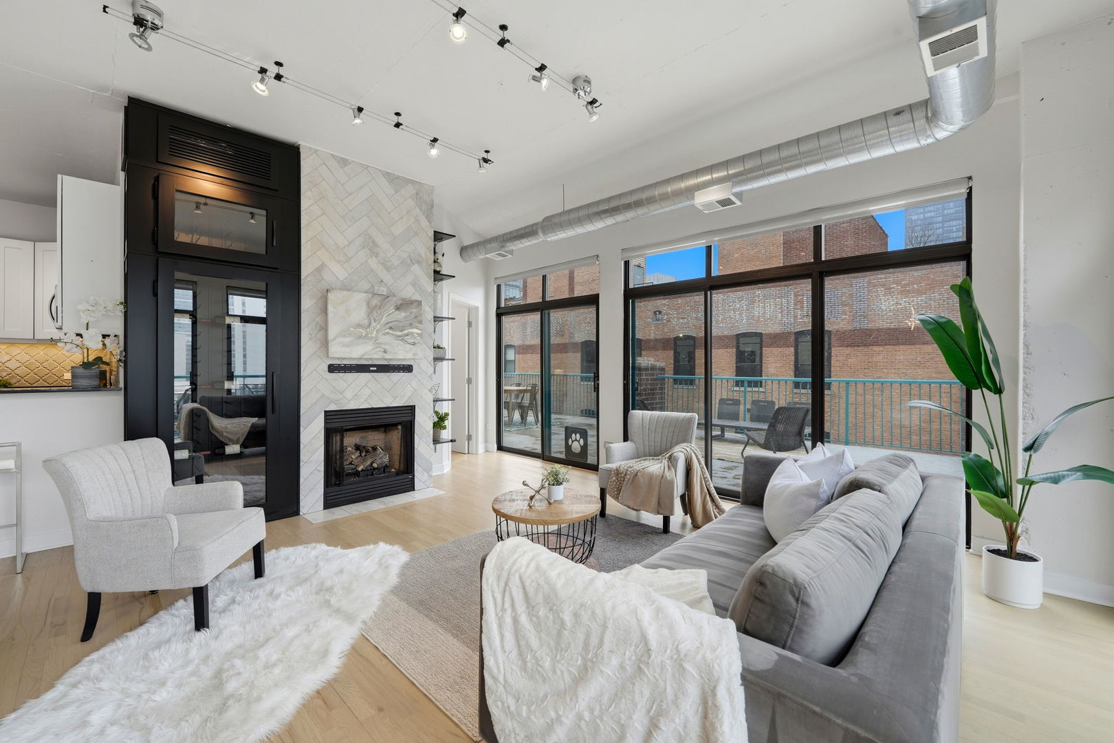 910 W Madison Street #808, Chicago, IL
