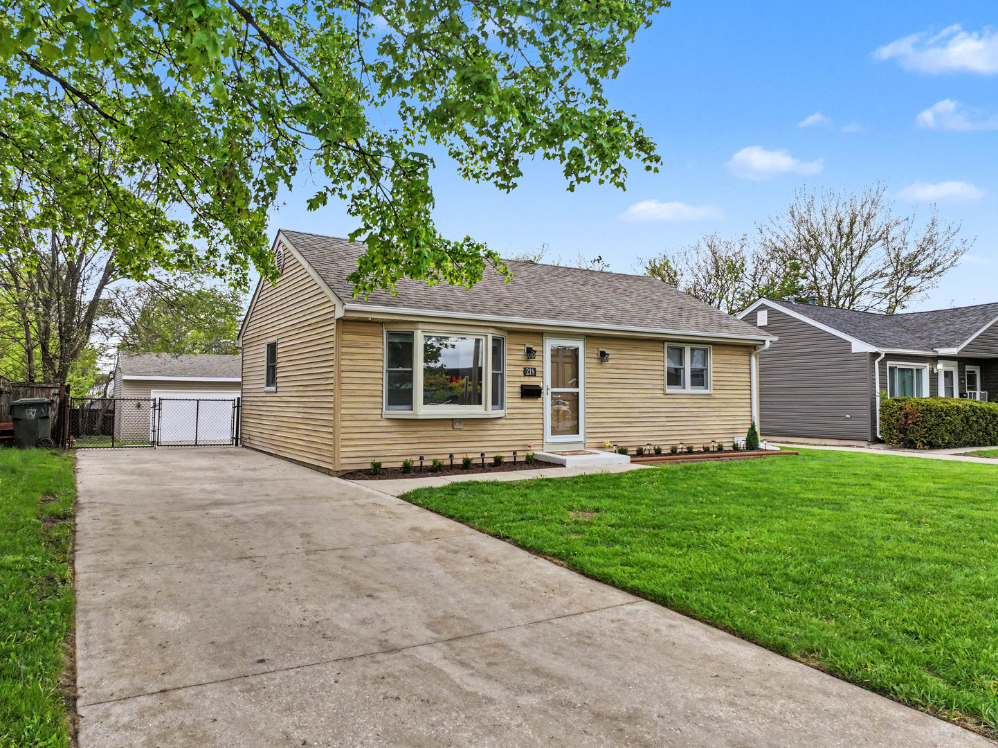218 N Louis Street, Mount Prospect, IL