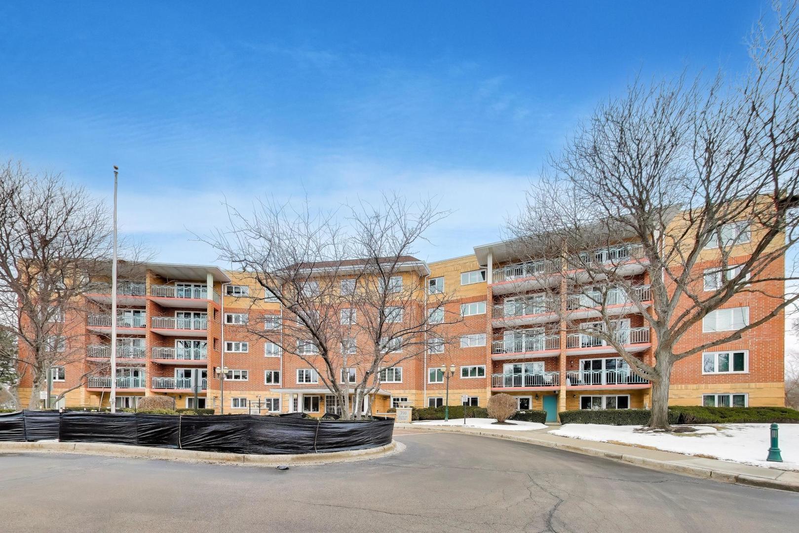 710 Creekside Drive #104A, Mount Prospect, IL